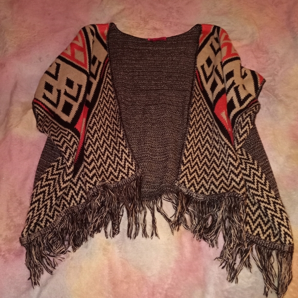 One Size Boho Pink, Cream & Dark Gray Sleeveless Fringe Cardigan - Picture 6 of 9